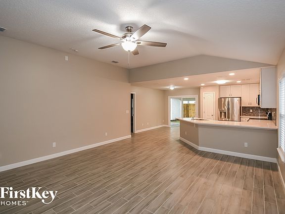 5th image of 1210 Pangola Dr