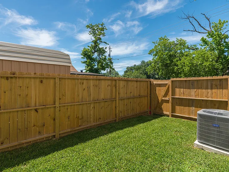7613 Victory Reserve St — Photo 36