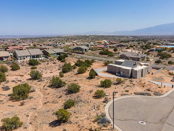 5th image of 2308 Desert Marigold Rd NE