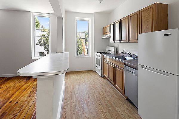 1st image of 1629 8th Ave Floor 2