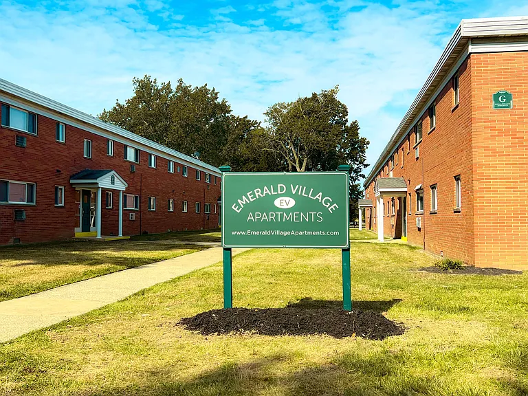 Emerald Village Apartments — Photo 10