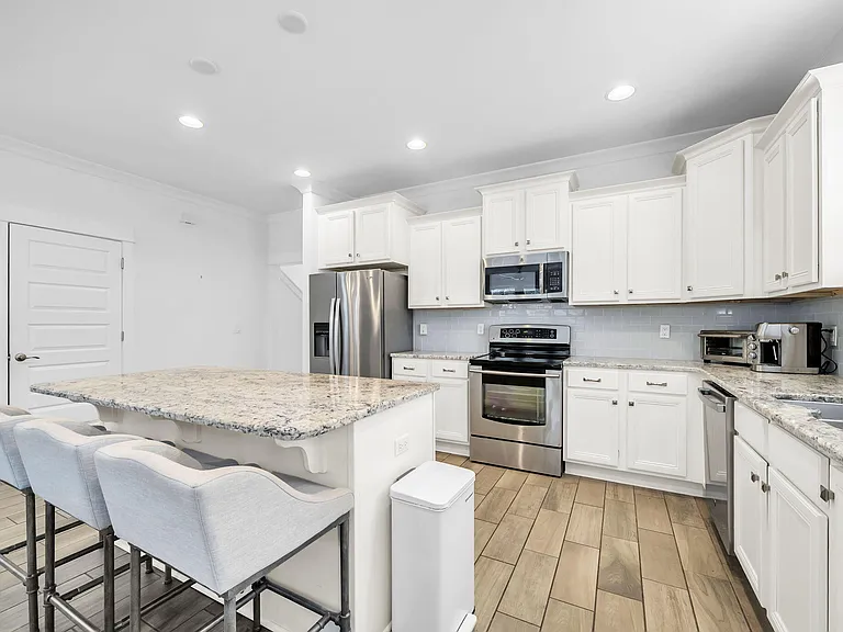 61 Oakley Ct — Photo 8