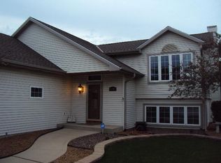 1140 W Dover Dr, Oak Creek, WI 53154
