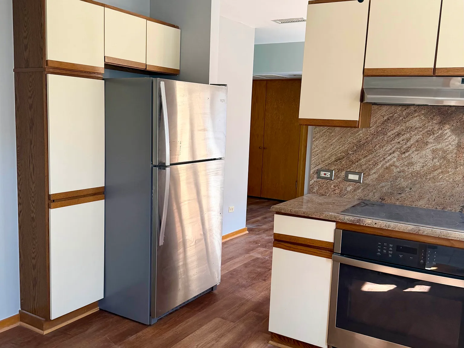 2 bed, 1100 sqft, $2,100 — Photo 4