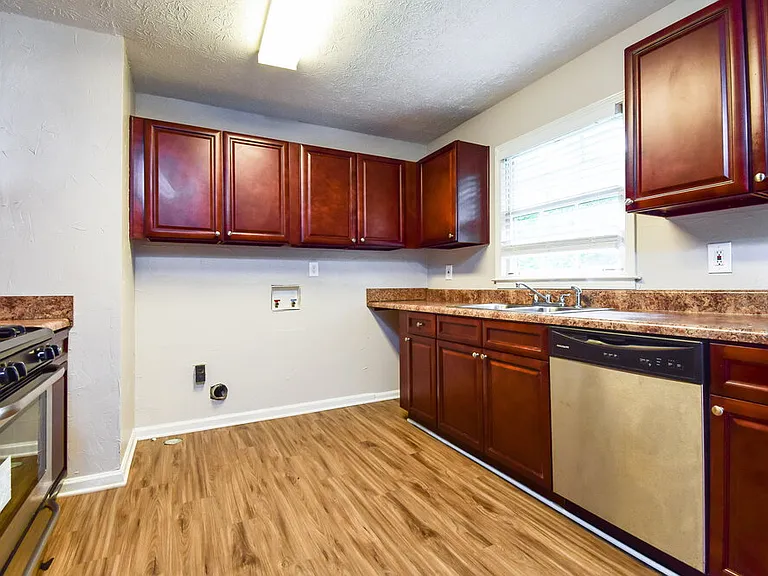 900 Orris Ln SW — Photo 6