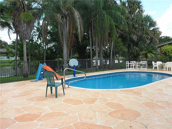 5th image of 8615 Banyan Ct