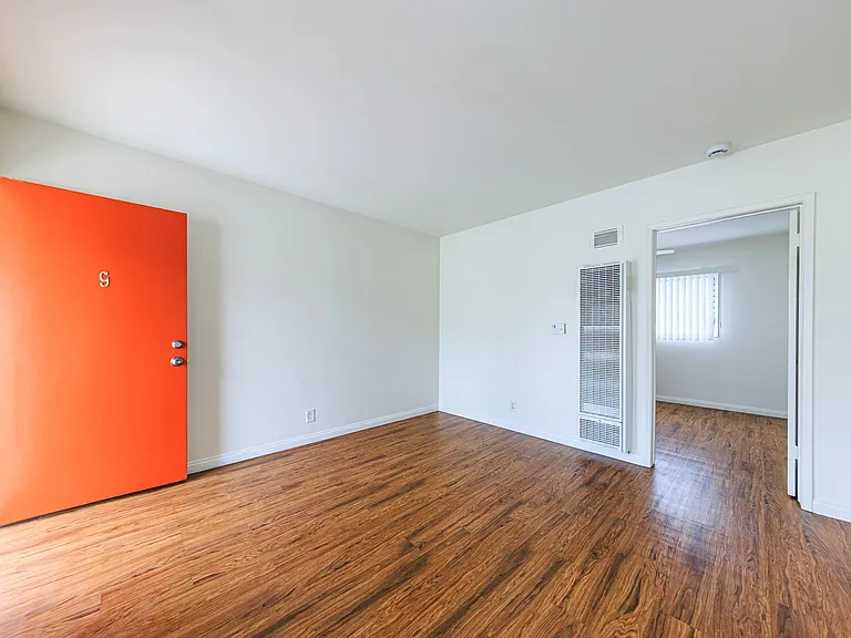 650 W Wilson Ave — Photo 20