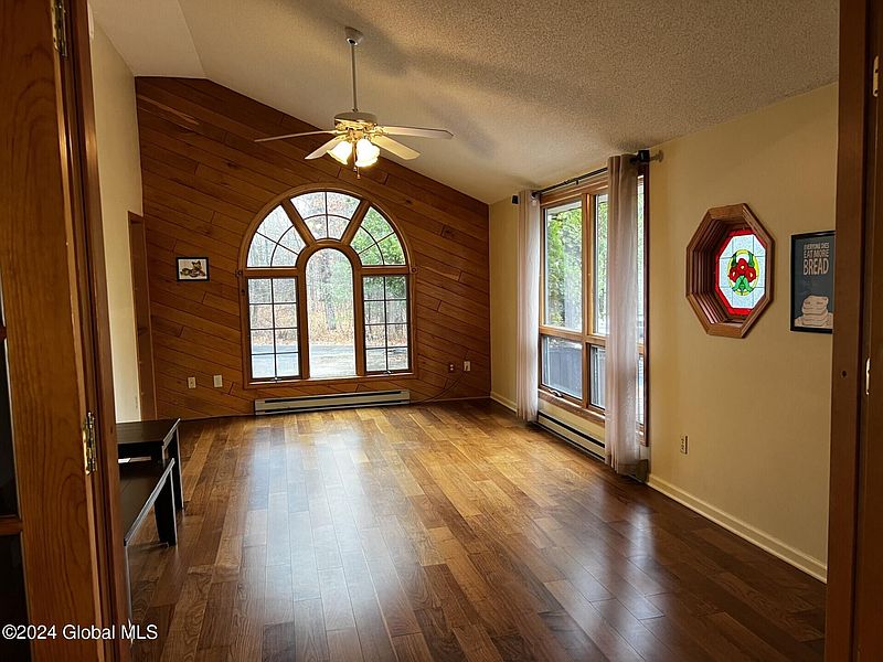5th image of 44 Edgewood Drive