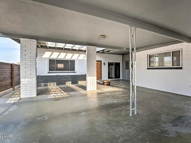 2286 Huntington Dr — Photo 10