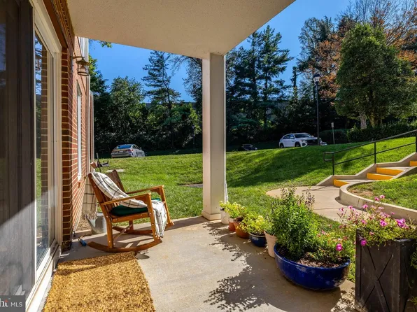 3179 Summit Square Dr APT A4, Oakton, VA 22124