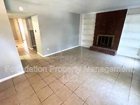 3rd image of 1317 Royal Oaks Cv