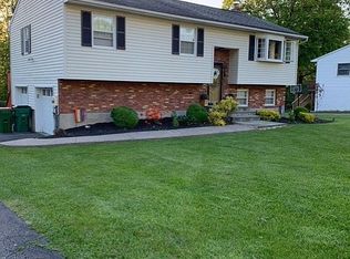 34 Baldwin Dr, Wappingers Falls, NY 12590