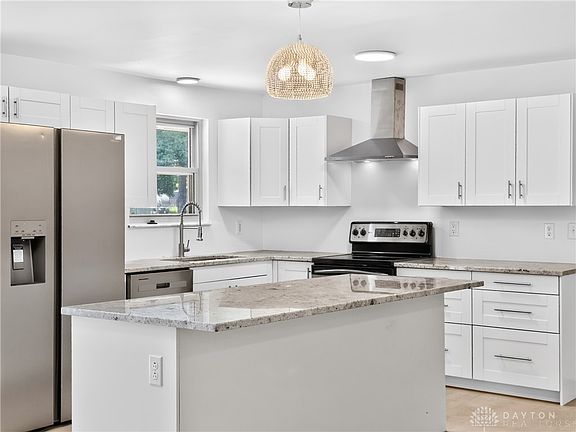 5th image of 340 Essex Dr