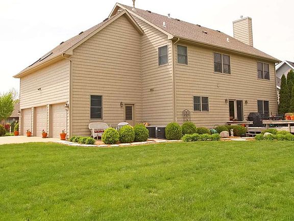 2nd image of 900 Wellington Dr