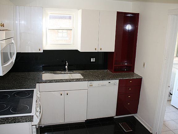3rd image of 978 Graceland Ave