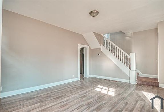 3rd image of 921 Miller Ave