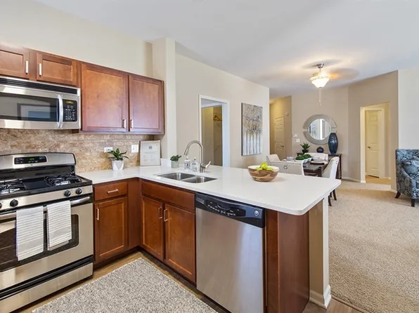 507 Railway Dr, Naperville, IL 60563