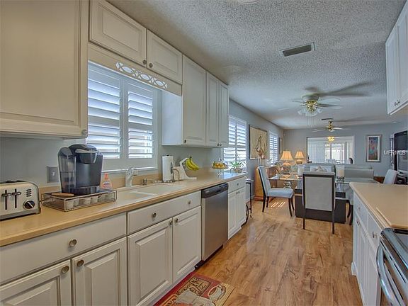 4th image of 1125 Bernardo Blvd