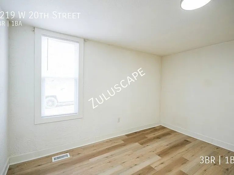 1219 W 20th St — Photo 4