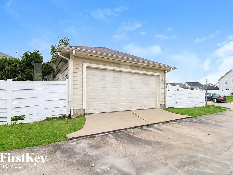 1661 Nichole Woods Dr — Photo 15