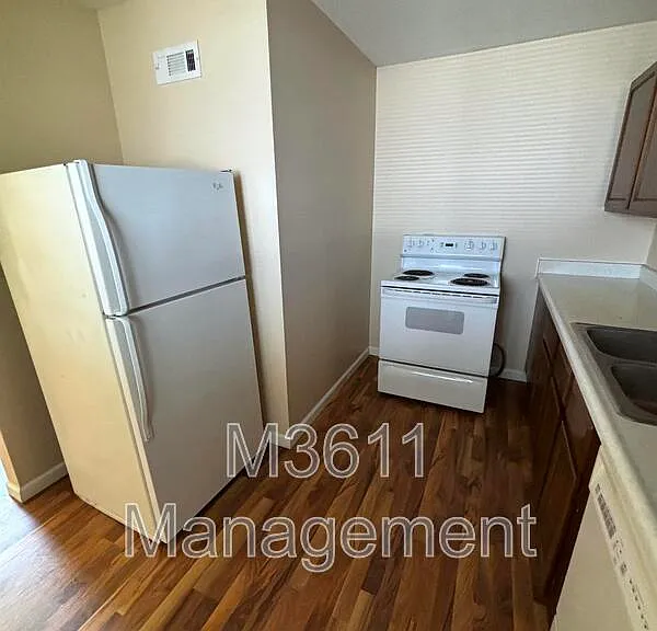 4609 Bancroft Ave #5 — Photo 5