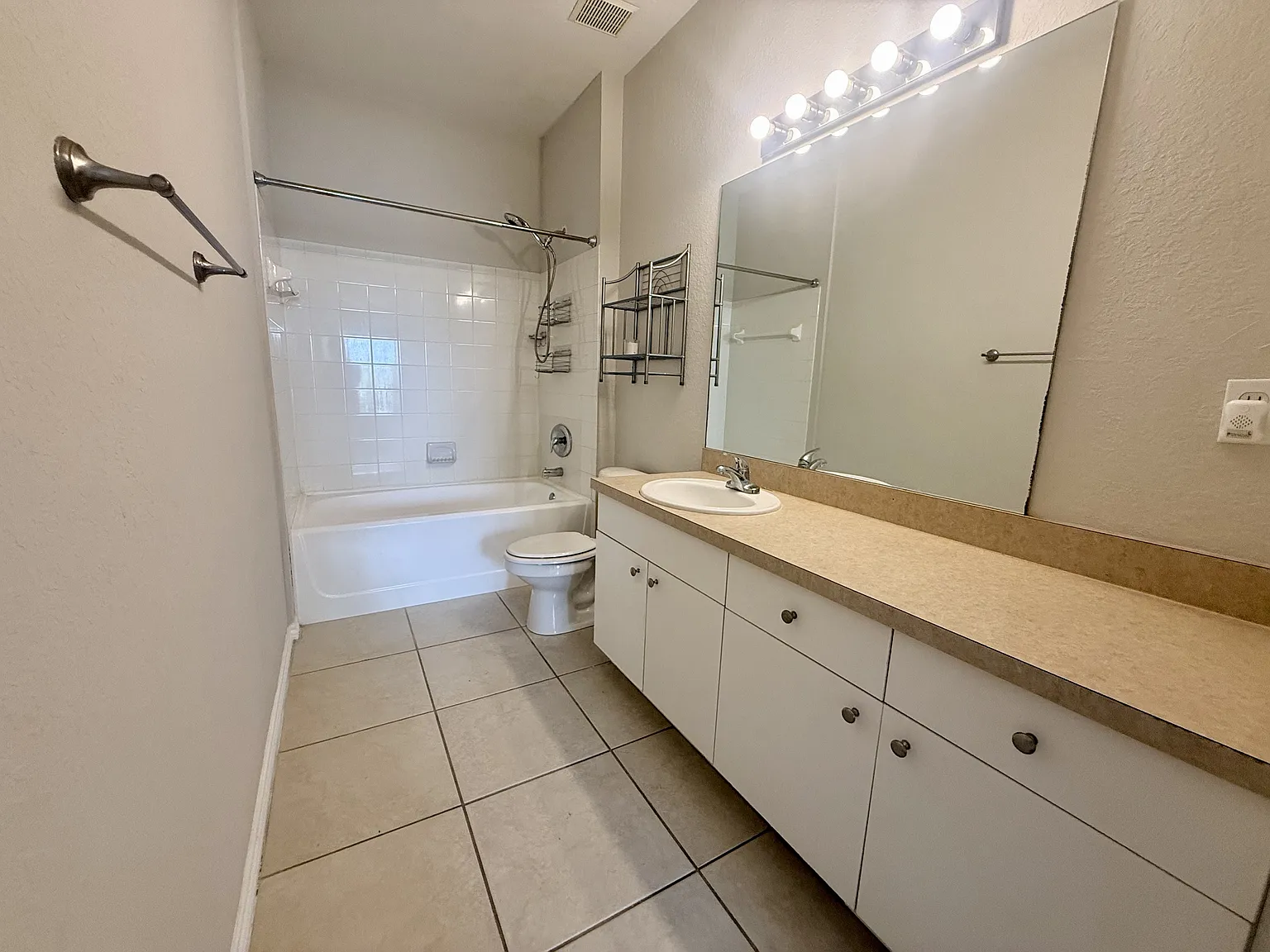 4306 Bayside Village Dr — Photo 2