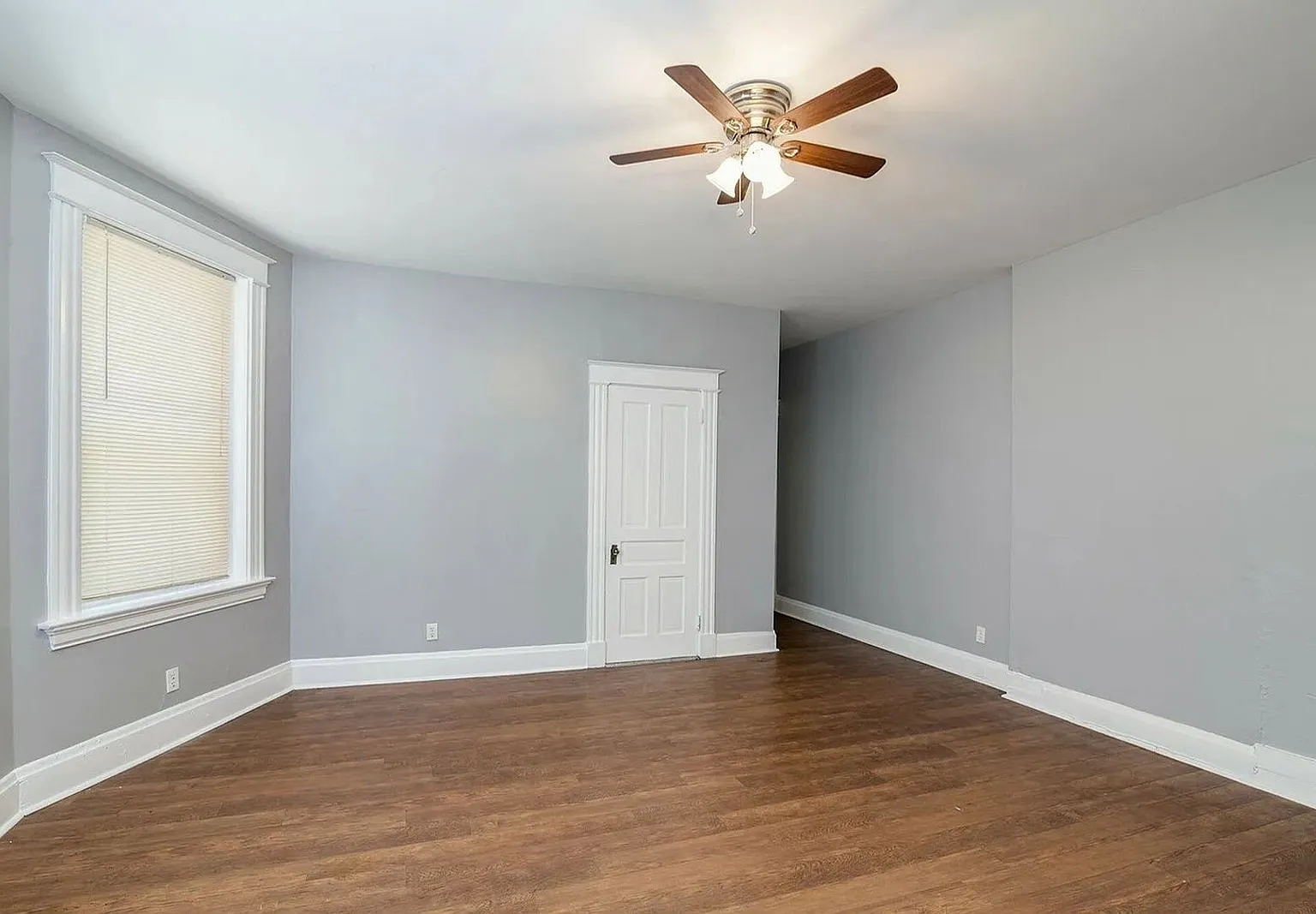 5 bed, 2.0 bath, 3000 sqft, $3,995 — Photo 4