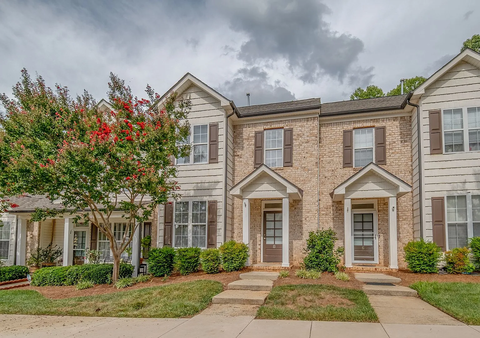Beautifully Updated 3 Bedroom Home in a Quiet area 8 Hydrangea Ct — Photo 2