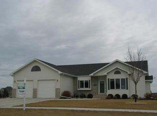1465 S 40th St, Grand Forks, ND 58201