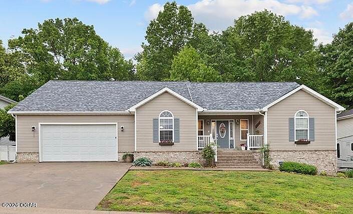 1st image of 589 Barton Pl