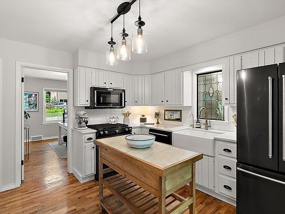 5th image of 1901 Greenlawn Ave