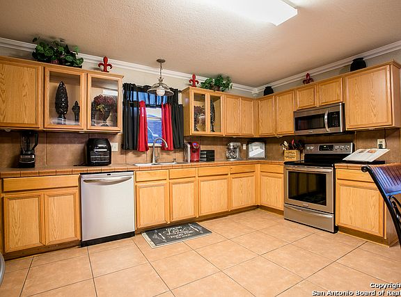 4th image of 10143 Cedarcliff