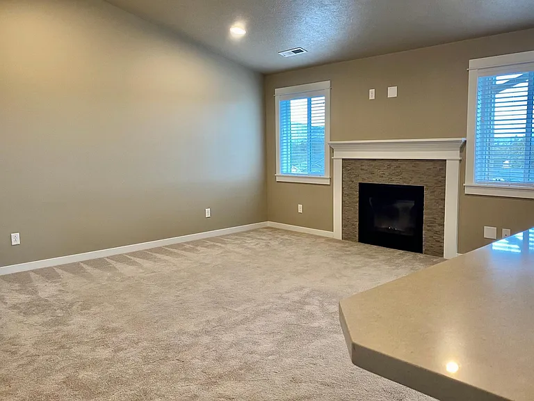 4467 SW Salmon Pl — Photo 5