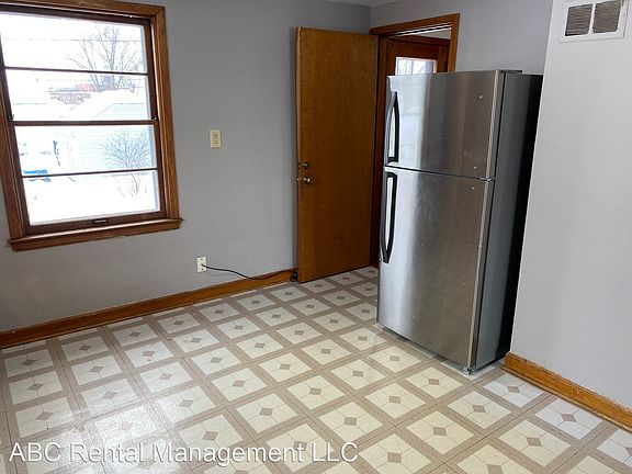 4th image of 1028 1/2 10th Ave S