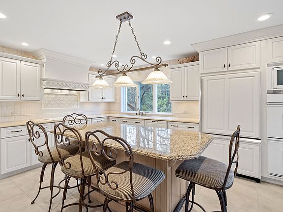 3rd image of 3 Oak Brook Club Dr APT E205