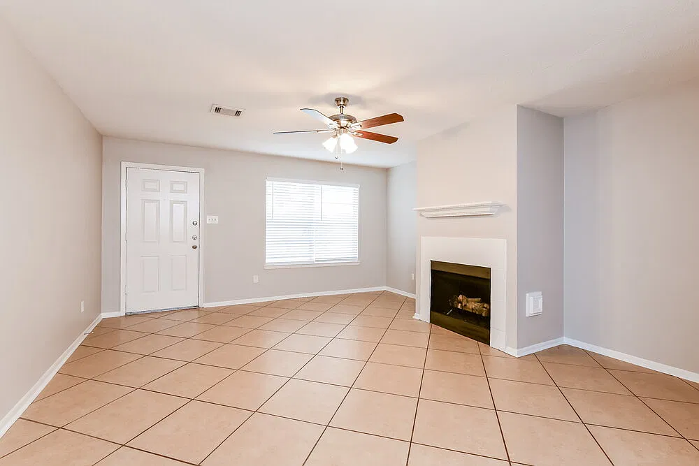 4 bed, 2.5 bath, 2190 sqft, $1,915 — Photo 4