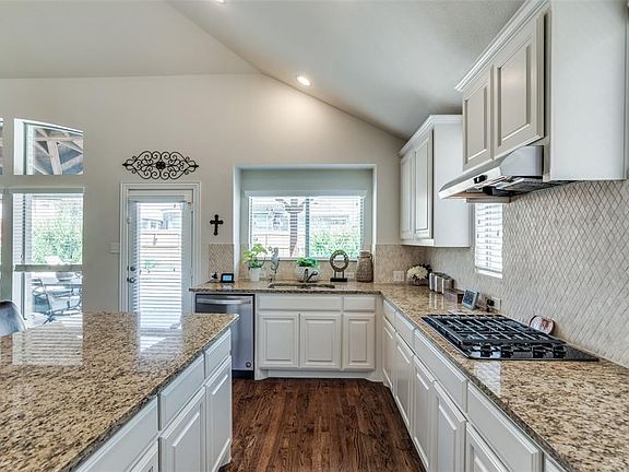 3rd image of 720 Cowan Ln