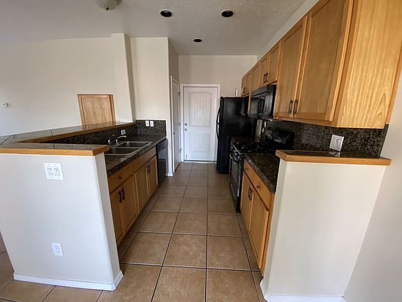 5th image of 401 Ash St NE