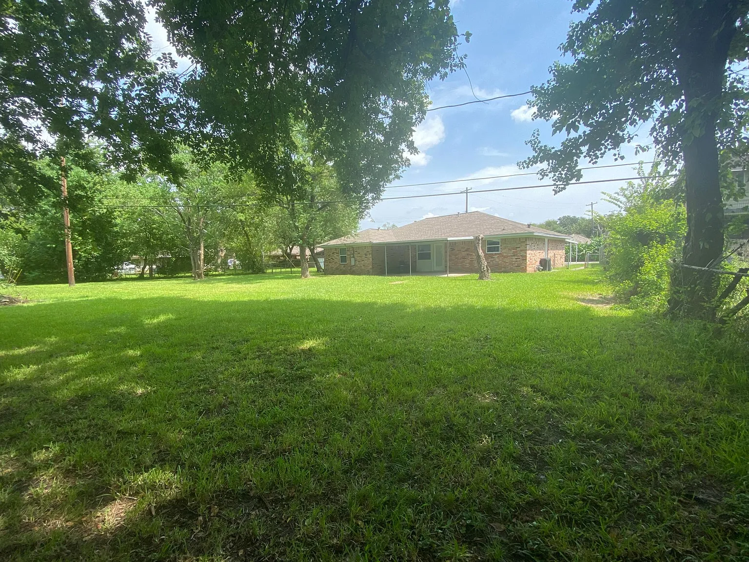 1610 Periwinkle St — Photo 3