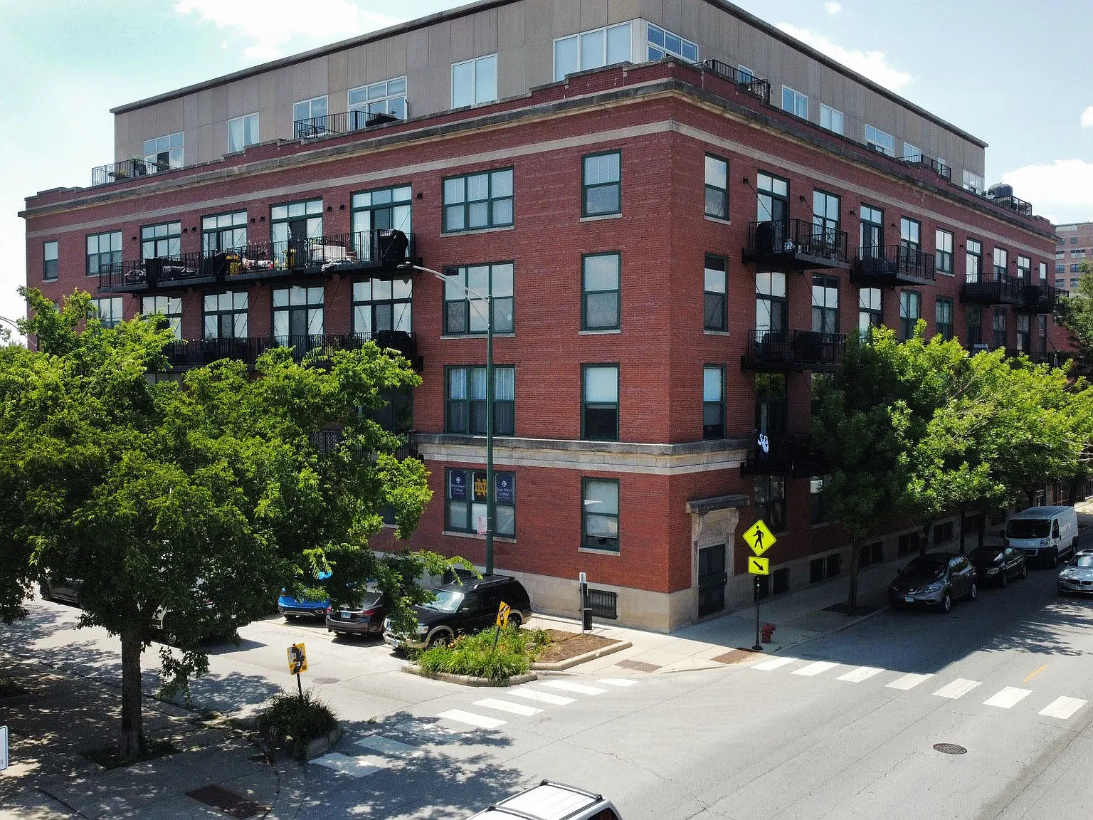 1 bed, 1.0 bath, 800 sqft, $2,300 — Photo 1