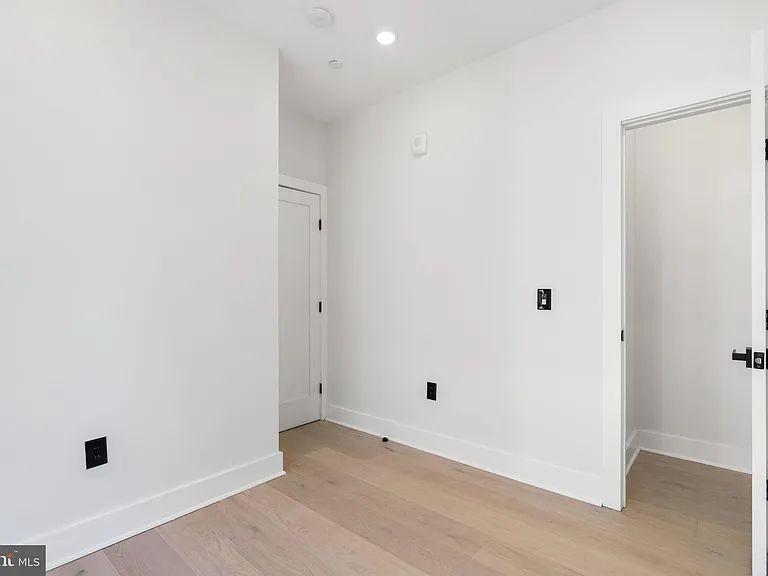 2504 41st St NW #6 — Photo 7
