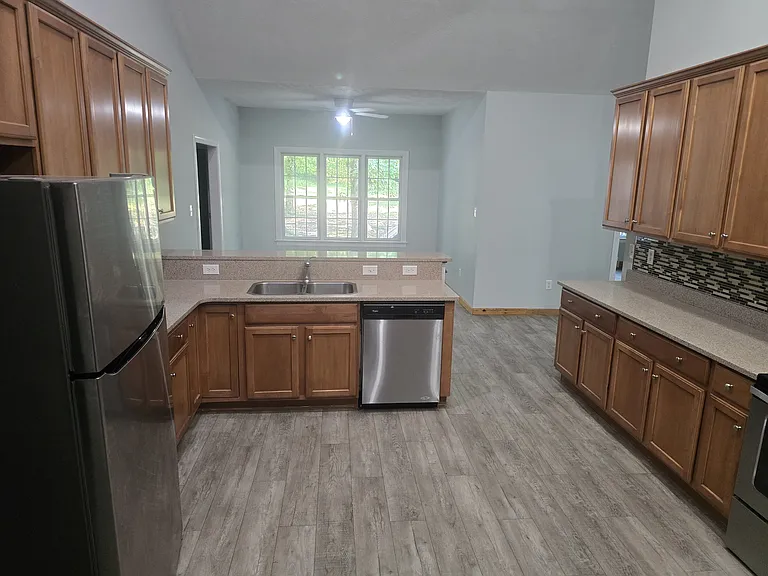 308 Madison Ct — Photo 28