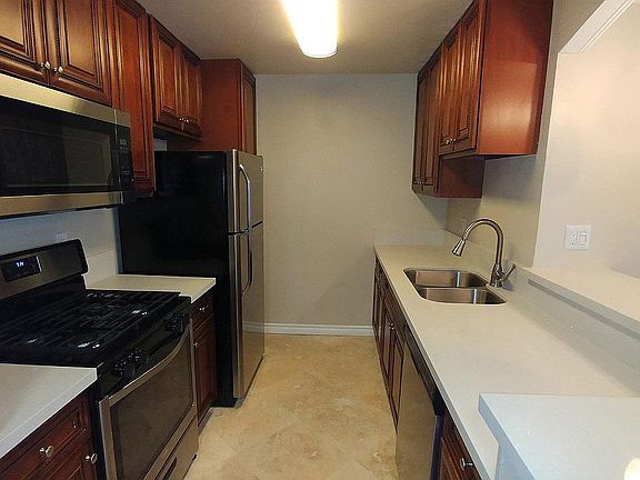 3rd image of 10741 Camarillo St APT 207