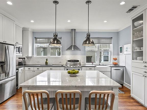 3rd image of 7016 Clayton Ave