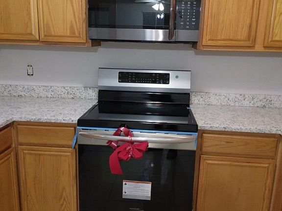 4th image of 1404 Jones St