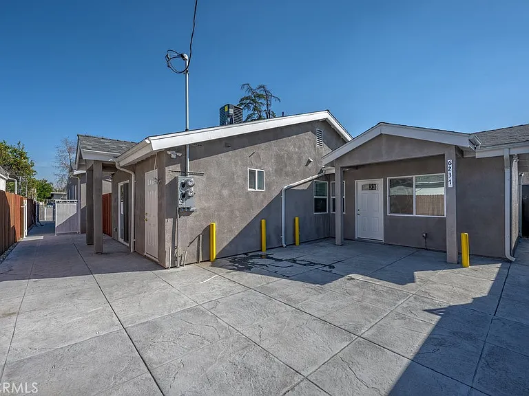 6237 Agnes Ave — Photo 3