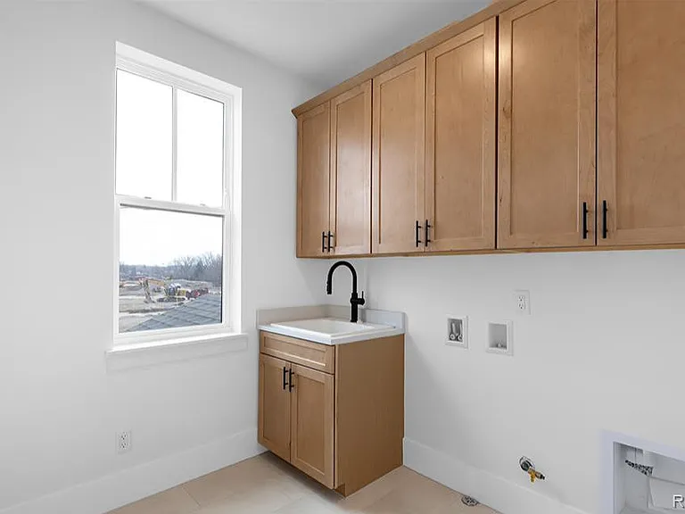 412 S Ctr — Photo 14