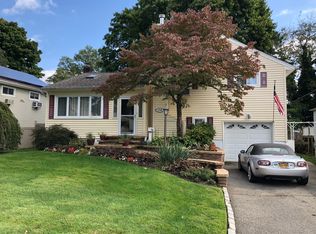 2776 Granz Ct, East Meadow, NY 11554