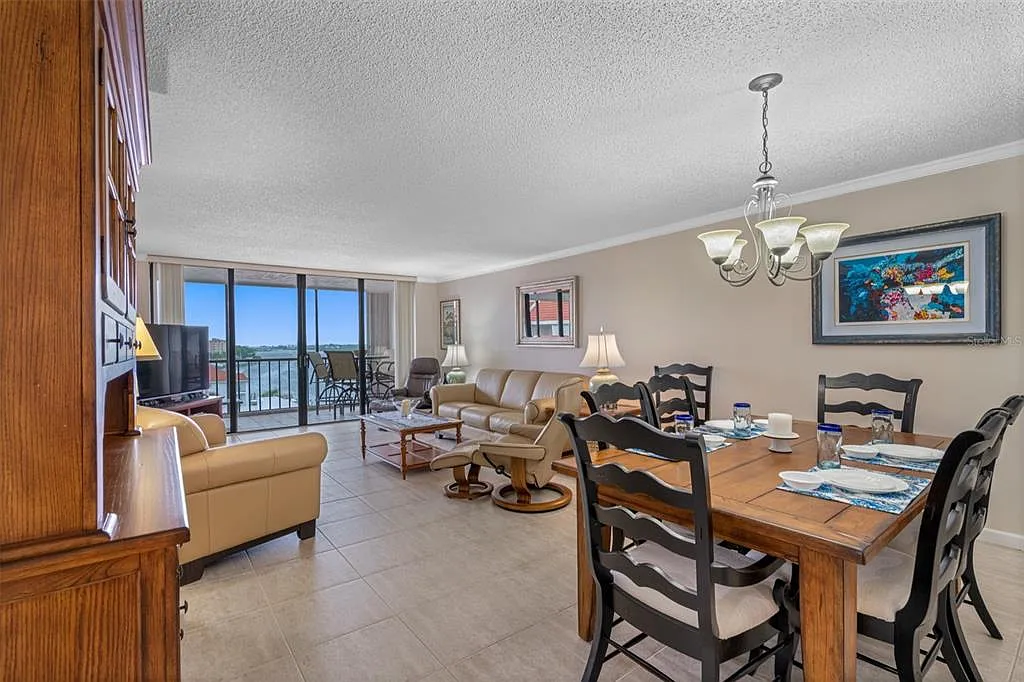 2 bed, 2.0 bath, 1265 sqft, $6,000 — Photo 3