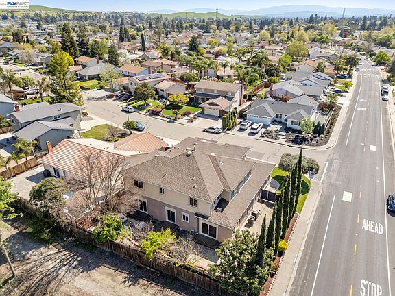 2nd image of 3172 Riviera Way